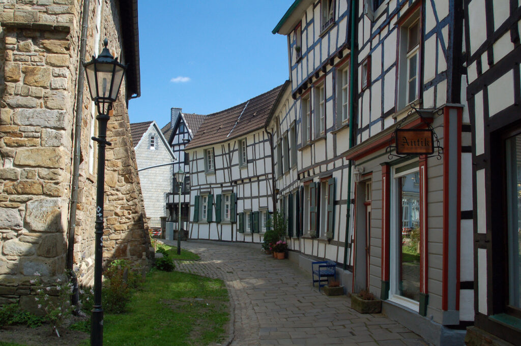 Ein Ausflug auf die Isenburg Hattingen kann ein Spaziergang in der Altstadt von Hattingen abrunden.
